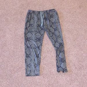 Black and green lulu lemon pants